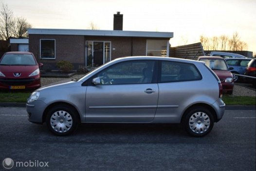 Volkswagen Polo - 1.2 Optive *Keurige auto *Airco *Trekhaak - 1