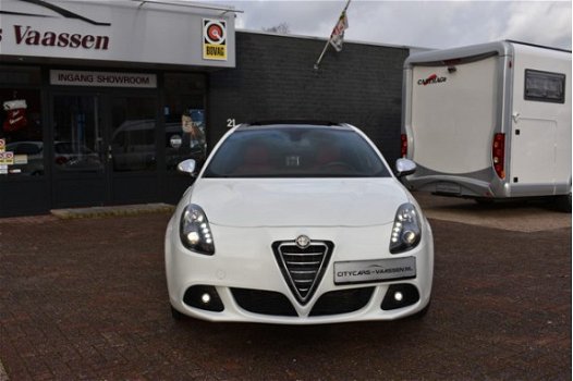 Alfa Romeo Giulietta - 1.4 T Distinctive 170 pk panoramadak navigatie climate ctr cruise ctr xenon l - 1