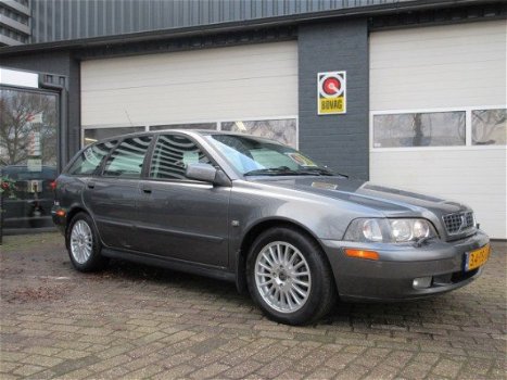 Volvo V40 - 2.0 Europa NETTE WAGEN LEER/PDC - 1