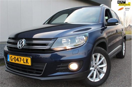 Volkswagen Tiguan - 1.4 TSI Sport&Style Stoelverwarming Zwarte Hemel Navigatie Achteruitrijcamera - 1