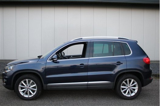 Volkswagen Tiguan - 1.4 TSI Sport&Style Stoelverwarming Zwarte Hemel Navigatie Achteruitrijcamera - 1