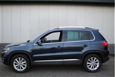 Volkswagen Tiguan - 1.4 TSI Sport&Style Stoelverwarming Zwarte Hemel Navigatie Achteruitrijcamera