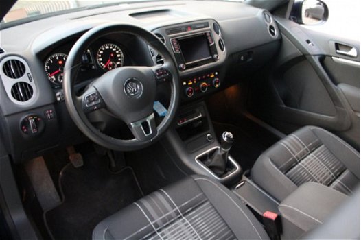 Volkswagen Tiguan - 1.4 TSI Sport&Style Stoelverwarming Zwarte Hemel Navigatie Achteruitrijcamera - 1