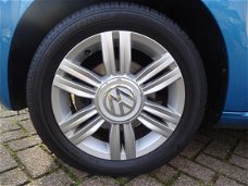 Volkswagen Up! - High up 5-drs * Parkeersensoren / LMV