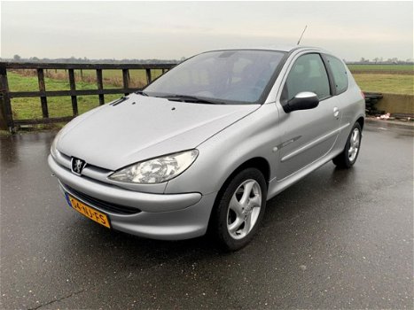 Peugeot 206 - 1.6-16V Quiksilver Airco - 1