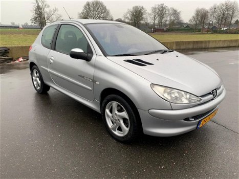 Peugeot 206 - 1.6-16V Quiksilver Airco - 1