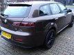 Alfa Romeo 159 Sportwagon - 1.9 JTS Distinctive LEER, AIRCO, CRUISE CONTROL, EL. ZONNEDAK - 1 - Thumbnail