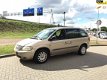 Chrysler Grand Voyager - 2.4i SE 8 PERSOONS AUTOAIRCOELECKTRISH RAM& SPIEGELRIJDT GOEDNETTE AUTO - 1 - Thumbnail