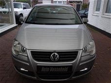 Volkswagen Polo - 1.4 16V Comfortline *Airco en Stoelverw. Nwe APK