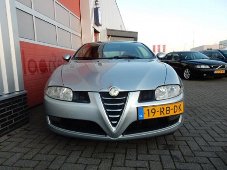 Alfa Romeo GT - 1.9 JTD Distinctive leder/bose/lmv apk 7-2020 - 1