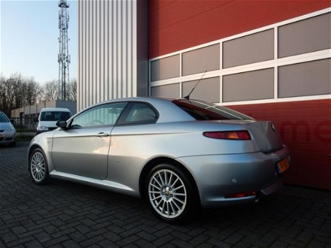 Alfa Romeo GT - 1.9 JTD Distinctive leder/bose/lmv apk 7-2020 - 1