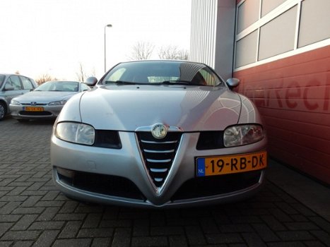 Alfa Romeo GT - 1.9 JTD Distinctive leder/bose/lmv apk 7-2020 - 1