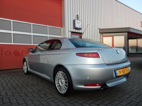 Alfa Romeo GT - 1.9 JTD Distinctive leder/bose/lmv apk 7-2020 - 1