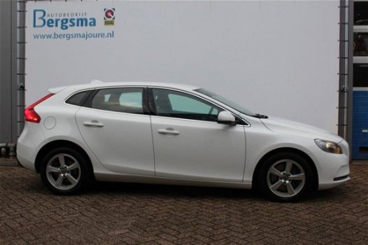 Volvo V40 - - 2.0 D4 Momentum✅ Business D4 Momentum - 1