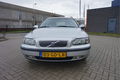 Volvo V70 - 2.4 Comfort Line , 7 PERSOONS, AIRCO, CRUISE, APK 18-05-2020 , YOUNGTIMER, TREKHAAK , RI - 1 - Thumbnail