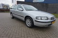 Volvo V70 - 2.4 Comfort Line , 7 PERSOONS, AIRCO, CRUISE, APK 18-05-2020 , YOUNGTIMER, TREKHAAK , RI - 1 - Thumbnail