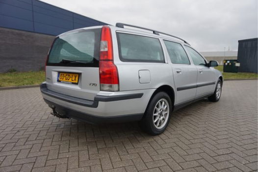 Volvo V70 - 2.4 Comfort Line , 7 PERSOONS, AIRCO, CRUISE, APK 18-05-2020 , YOUNGTIMER, TREKHAAK , RI - 1