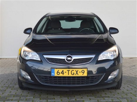 Opel Astra Sports Tourer - 1.4 Turbo Cosmo 120 pk Navigatie / AGR comfortstoelen / Parkeersensoren / - 1