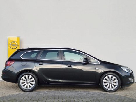 Opel Astra Sports Tourer - 1.4 Turbo Cosmo 120 pk Navigatie / AGR comfortstoelen / Parkeersensoren / - 1