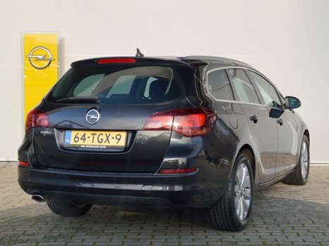 Opel Astra Sports Tourer - 1.4 Turbo Cosmo 120 pk Navigatie / AGR comfortstoelen / Parkeersensoren / - 1