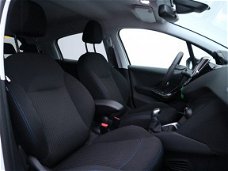 Peugeot 208 - 1.2 82 pk Signature Airco / Navigatie / Parkeersensoren