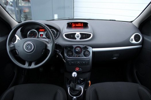 Renault Clio - 1.5 dCi Collection Airco/Cruise/Stuurbekrachtiging/Elek.Ramen/C.V./APK:8-12-2020 - 1