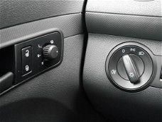 Volkswagen Caddy Maxi - 1.6 TDI | Houtenvloer met betimmering | Op afstand bedienbare vergrendeling