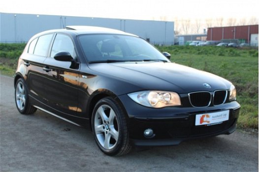 BMW 1-serie - 118i AUTOMAAT / NAVI / DAKRAAM / LMV / PDC / DEALER /VOL - 1