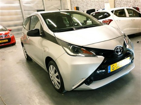 Toyota Aygo - 1.0 2015/Airco/Volle Optie/Nw APK/Garantie/ - 1