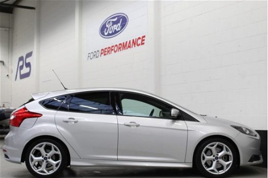 Ford Focus - 2.0 250pk EcoBoost ST-2 |getint glas|dealer-onderhouden|cruisecontrol|navigatie|parkeer - 1