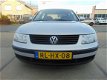 Volkswagen Passat - 1.6 Trendline /Apk 8-2020/Elec Ramen/Trekhaak/Centr deurvergr/17 inch LMV - 1 - Thumbnail