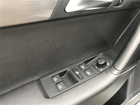 Volkswagen Passat - 1.6 TDI Comfort Executive Line BlueMotion | Leer | Navi | Pdc | Ecc | Cruise | - 1