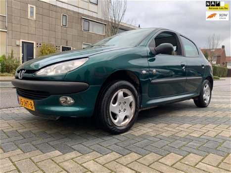 Peugeot 206 - 1.4 Gentry / nwe apk / airco / pano dak / 5deurs - 1