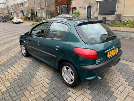 Peugeot 206 - 1.4 Gentry / nwe apk / airco / pano dak / 5deurs - 1