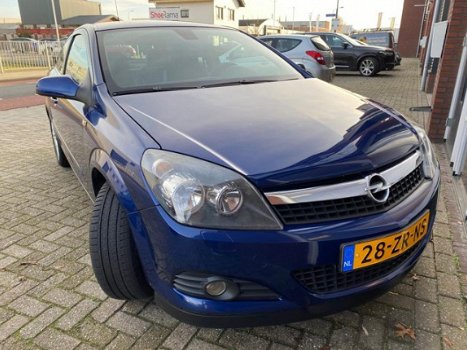 Opel Astra GTC - 1.8 Executive Navi Climat Control 2e Eig - 1