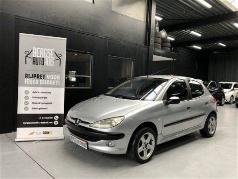 Peugeot 206 - 1.6 16V Gentry Prem. Airco Boordcomputer Leer - 1