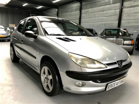 Peugeot 206 - 1.6 16V Gentry Prem. Airco Boordcomputer Leer - 1