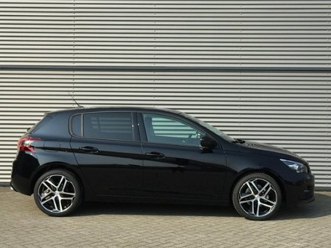 Peugeot 308 - 1.2 PureTech 110pk Allure 5-drs 18 inch Velgen - 1