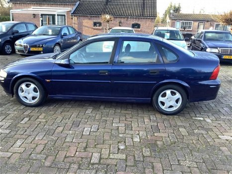 Opel Vectra - 1.6-16V Pearl Sport Nieuwe apk Zeer nette auto. 135000 km - 1