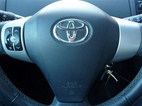 Toyota Yaris - 1.3 VVTi Sol 5 deurs | Airco | Mistlampen - 1