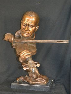 Bronzen violist op marmeren sokkel (80cm hoog)