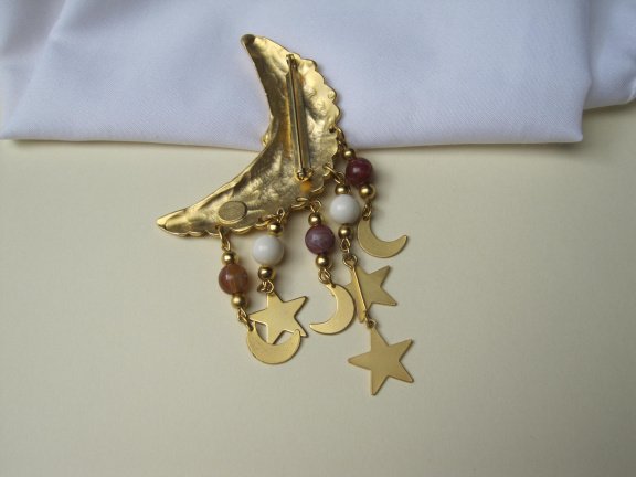 Broche Norma Jean goudkleurige maan met ster maan bedels 10.0x6.1 cm - Afbeelding 2