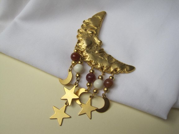 Broche Norma Jean goudkleurige maan met ster maan bedels 10.0x6.1 cm - Afbeelding 6
