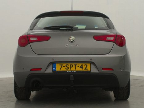 Alfa Romeo Giulietta - 1.4 T Distinctive AUT. *170PK* / NAVI / AIRCO-ECC / CRUISE CTR. / PDC / AFN. - 1