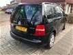 Volkswagen Touran - 2.0-16V FSI Highline CLIMA ZEER MOOI - 1 - Thumbnail