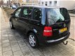 Volkswagen Touran - 2.0-16V FSI Highline CLIMA ZEER MOOI - 1 - Thumbnail