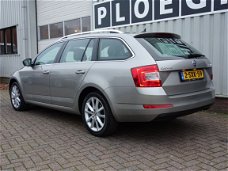 Skoda Octavia Combi - 1.6 TDI Aut7 Vol Leer Xen/Led Groot-Nav Stoelverw Elegance Businessline