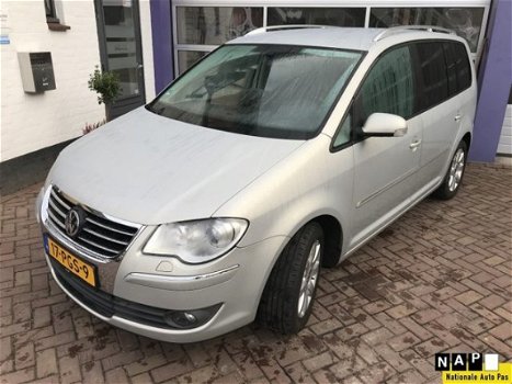 Volkswagen Touran - 2.0 TDI Highline * LEDER * NAVIGATIE * AUTOMAAT - 1