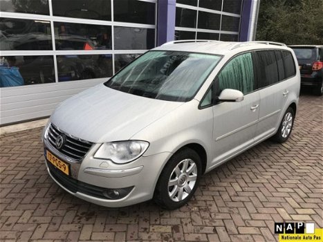 Volkswagen Touran - 2.0 TDI Highline * LEDER * NAVIGATIE * AUTOMAAT - 1