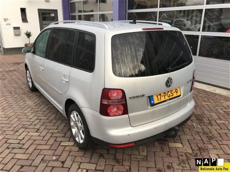 Volkswagen Touran - 2.0 TDI Highline * LEDER * NAVIGATIE * AUTOMAAT - 1